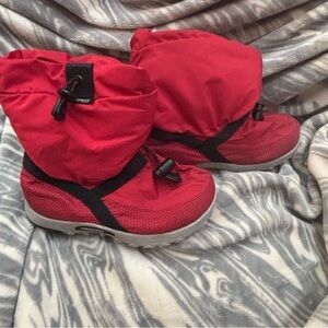 Baffin snowboots. Kids size 2.